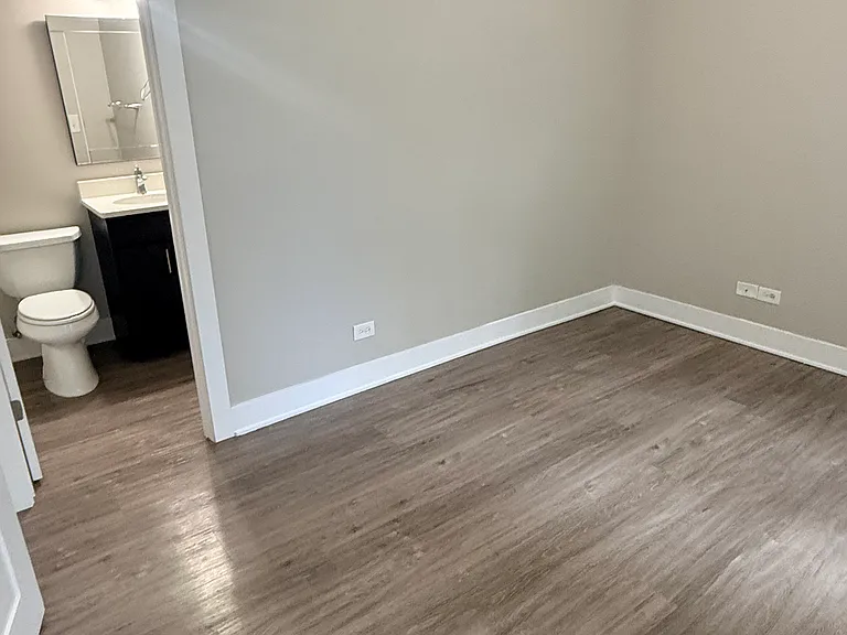 4834 S King Dr #3 — Photo 8