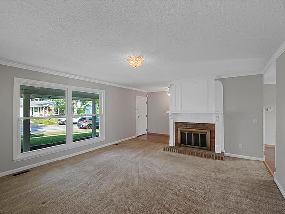 4th image of 4765 Towne Centre Dr