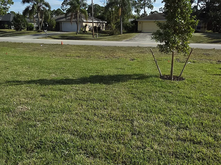 387 Martineau Cir — Photo 16