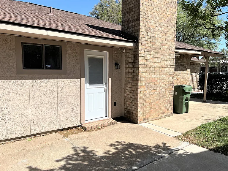 505 Valley Spring Dr — Photo 16