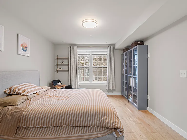 10-16 Everett St #204 — Photo 9