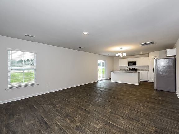 3rd image of 127 King Buck Dr