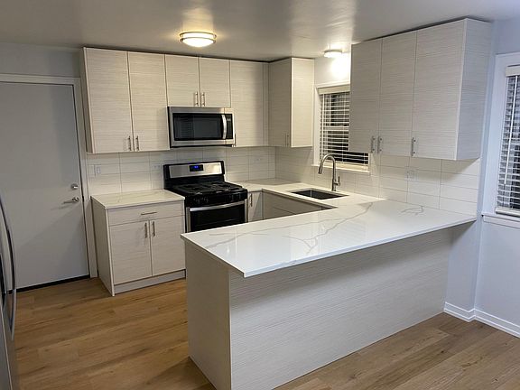 5th image of 1528 W Chase Ave #3