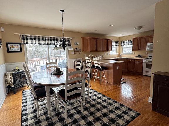 5th image of 5432 Lake Rd