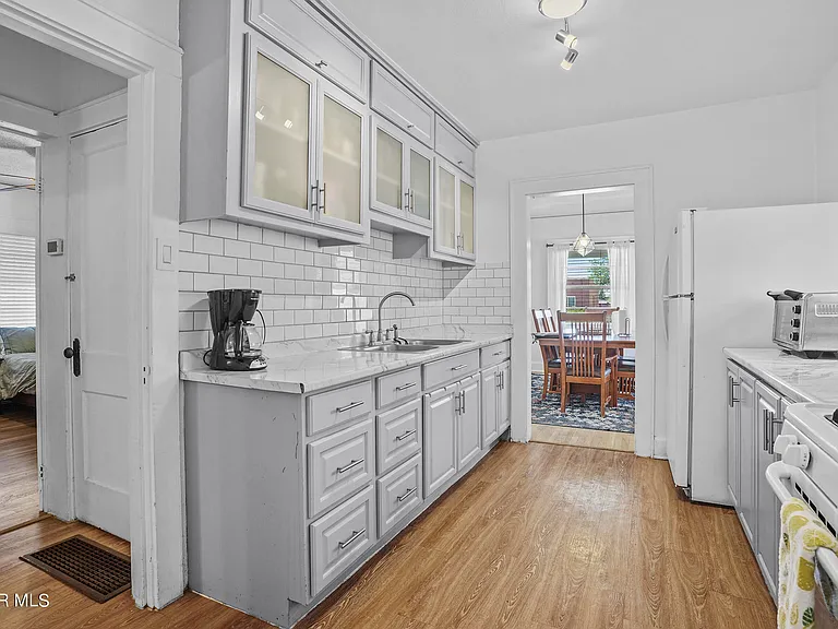 4017 Oxford Ave — Photo 18