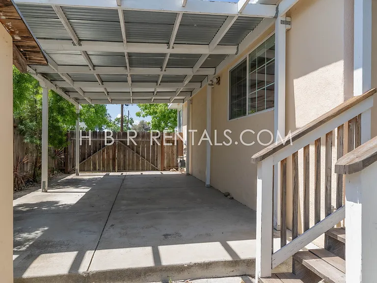 1650 Bessie Ave — Photo 17