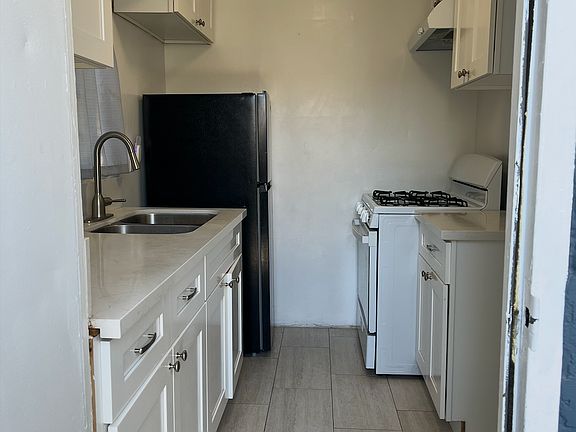 2nd image of 2444-46 Commercial St #2446