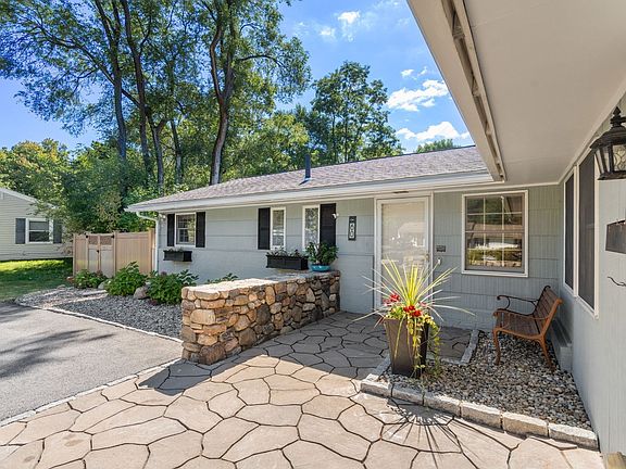 3rd image of 60 Eaton Rd