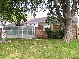 2nd image of 307 Pinewood Ave