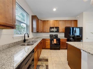 932 Banyan Dr, Hollywood, FL 33021