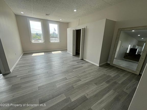 5th image of 802 Main St Unit C