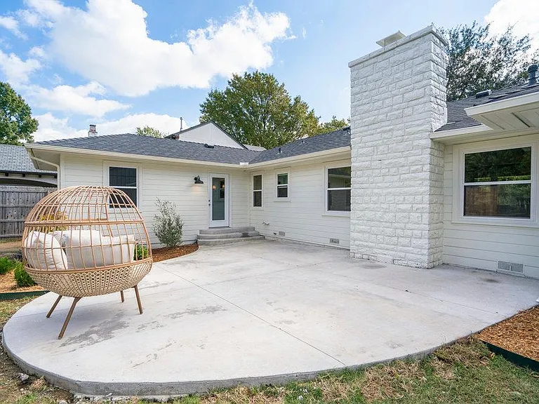 2923 E 27th Pl — Photo 35