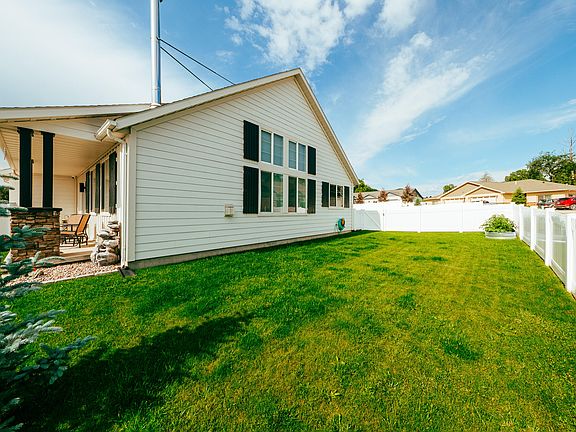 4th image of 2306 Larch Ln
