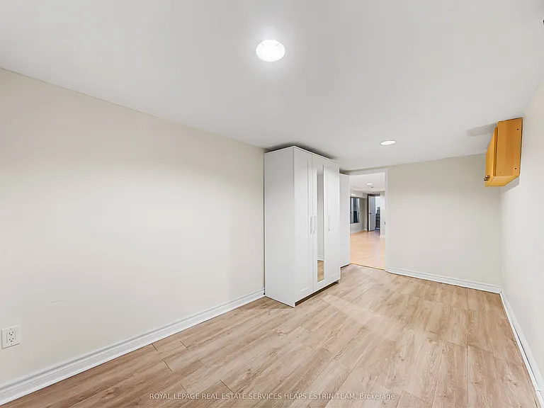 624 Pape Ave — Photo 29