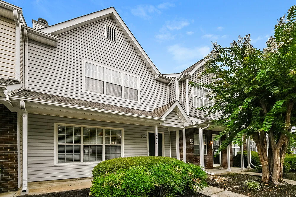 2 bed, 2.5 bath, 1304 sqft, $1,725 — Photo 4