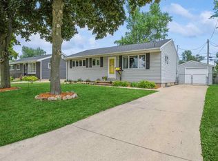 2417 Lauren Dr SW, Cedar Rapids, IA 52404