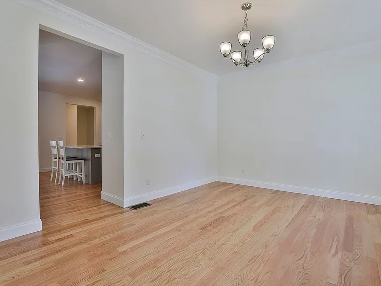 22 Reeds Ferry Way — Photo 11