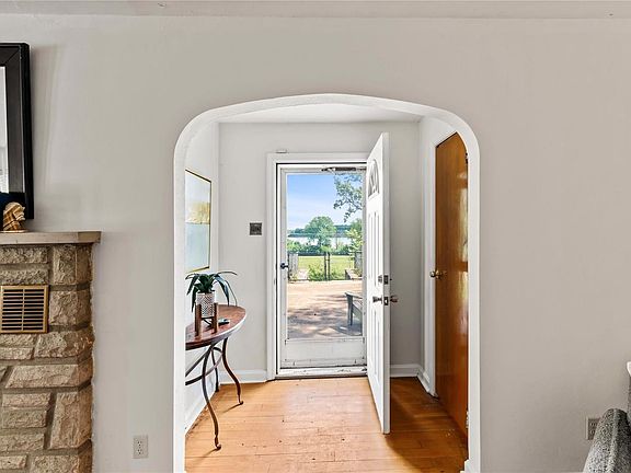 5th image of 9836 Parkway Dr
