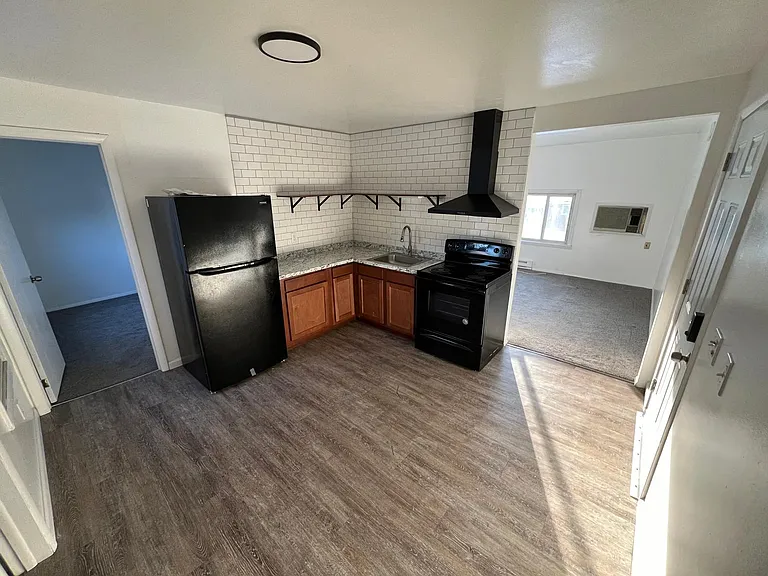 405 Ash St #4 — Photo 2