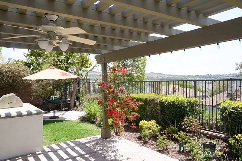 5 bed, 3410 sqft, $7,980 — Photo 2