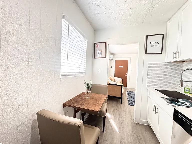 7425 Avenue H — Photo 3