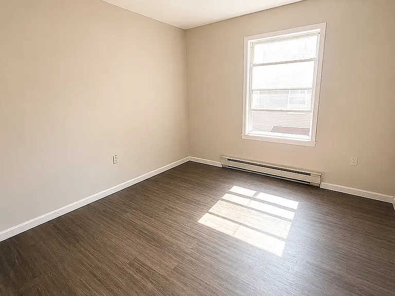348 S 6th St #2A — Photo 2