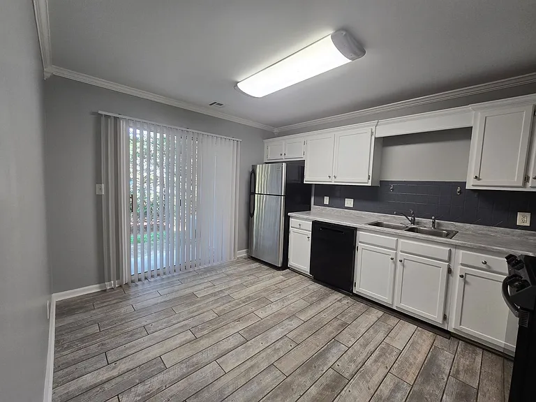 702 Westbrook Ct — Photo 8