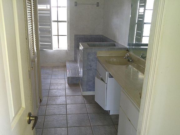 5th image of 1071 SW Mockingbird Drive