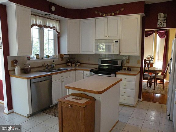 5th image of 300 Arlington Ct