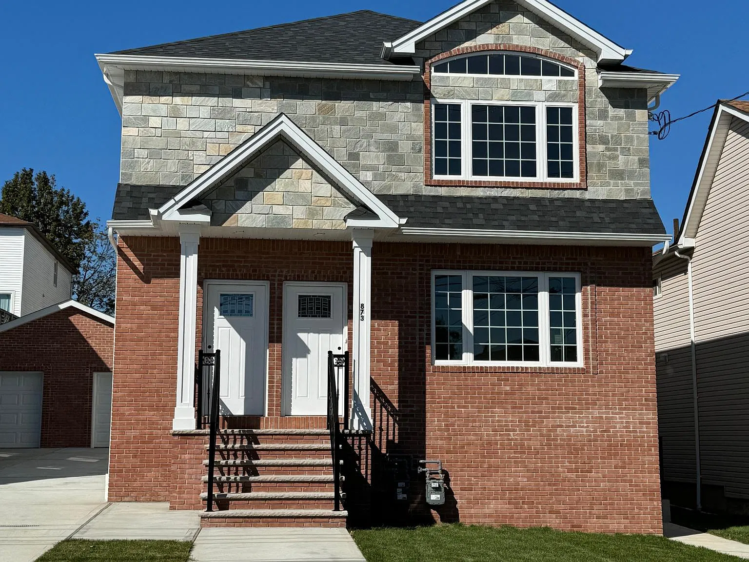 873 Sinclair Ave — Photo 1