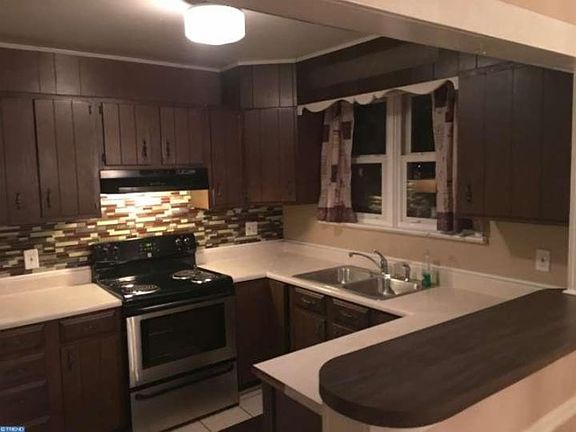 4th image of 1152 Beverly Ave