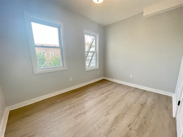 86 Sherman Avenue image 4 of 5