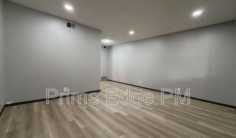 4520 Calvert St #6 — Photo 3