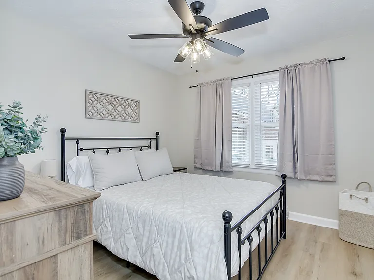 226 Thread Needle Rd E — Photo 31