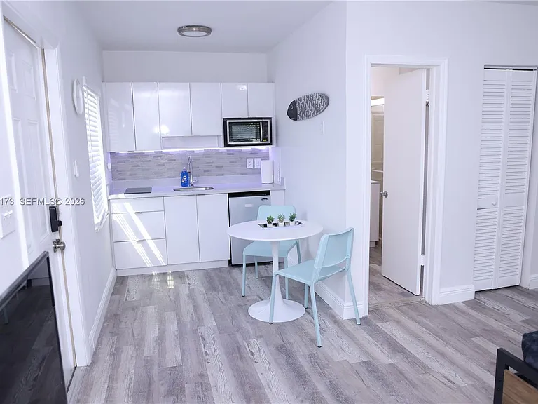 1109 SW 37th Ave #15 — Photo 5