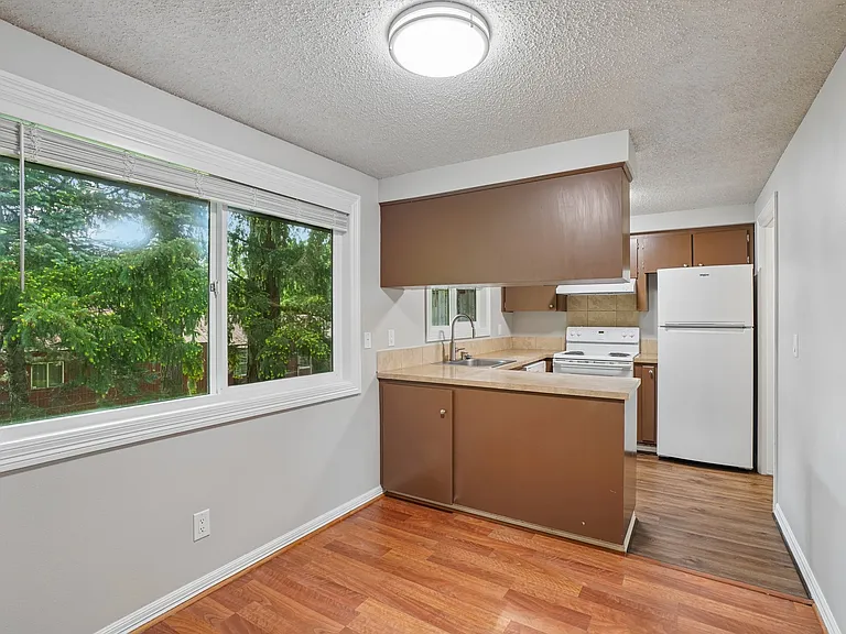 Linden Lane Apartments — Photo 12