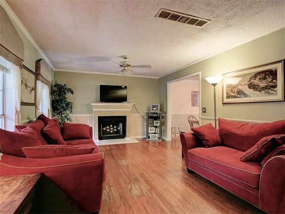 3rd image of 102 Remington Ct