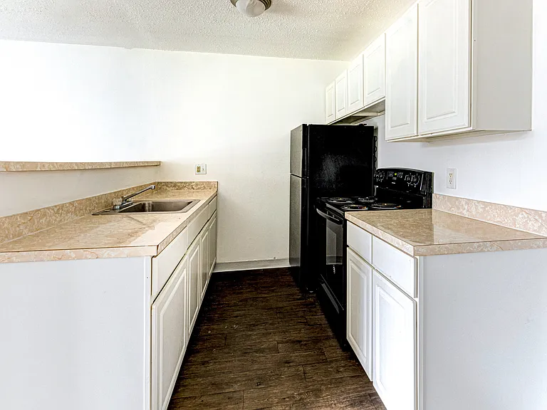 Manor House Apartments — Photo 31
