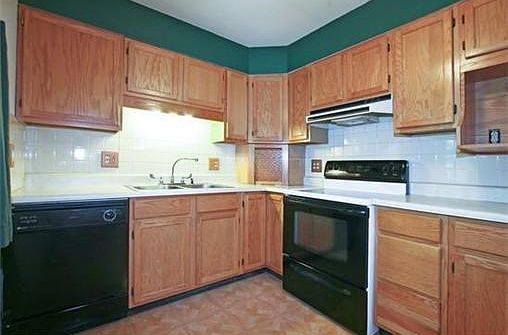 2nd image of 708 W 91st St