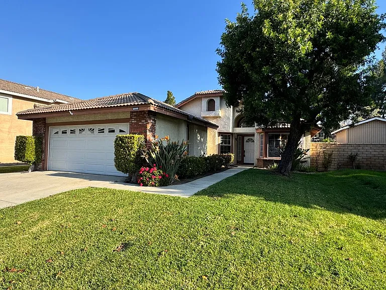 3321 Mountainside Dr — Photo 1