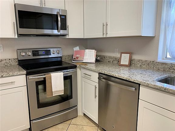 5th image of 3255 Oak Bluff Dr