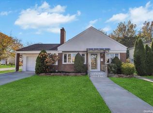 34 Kent Rd, Valley Stream, NY 11580