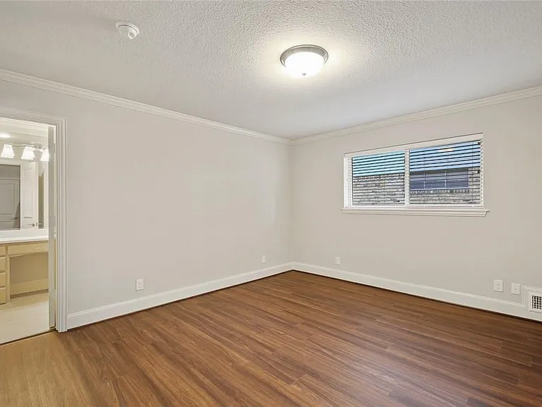9015 Villa Park Cir — Photo 17