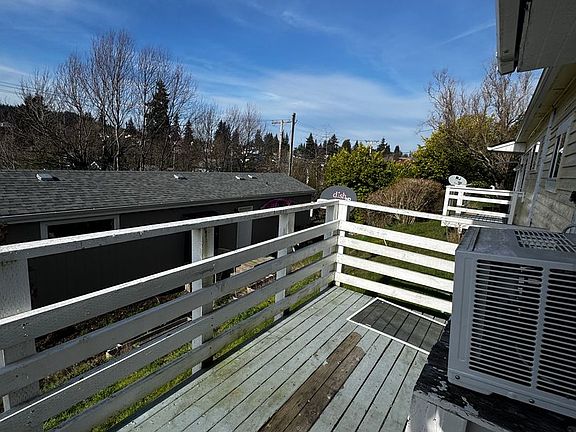 3rd image of 3618 Madrona St
