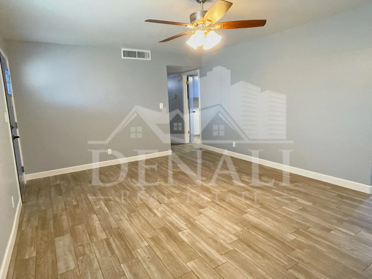 5 bed, 3.0 bath, 1842 sqft, $2,595 — Photo 3