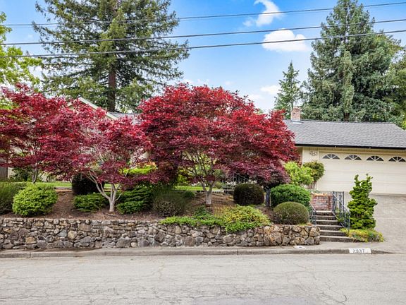 2nd image of 2037 Woodside Drive