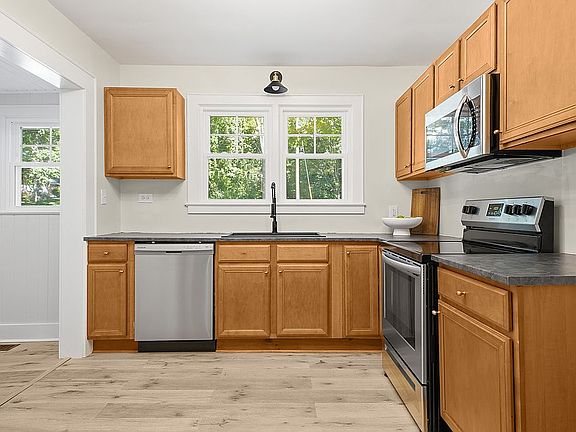 4th image of 156 Moore Hill Ln