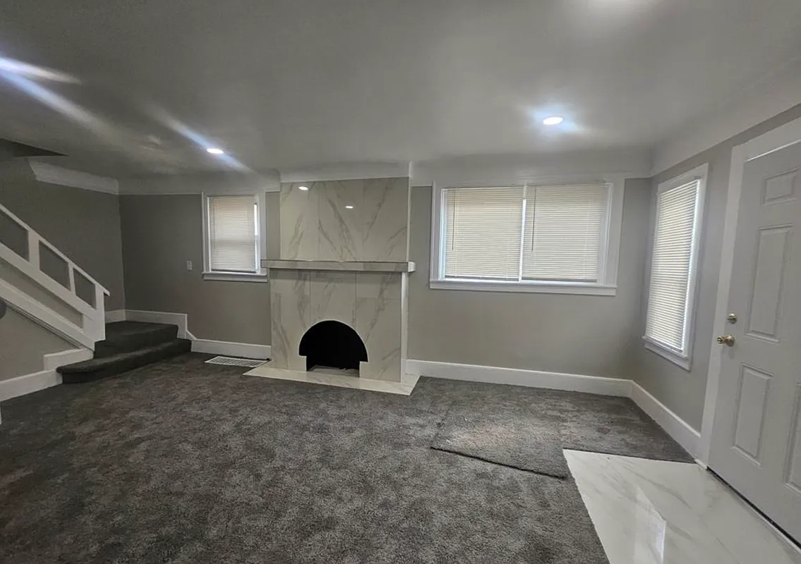 3 bed, 1.0 bath, 1252 sqft, $1,400 — Photo 2