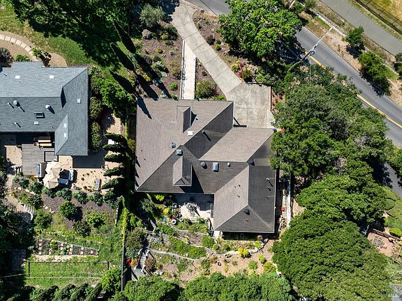 3rd image of 382 Lakeview Drive