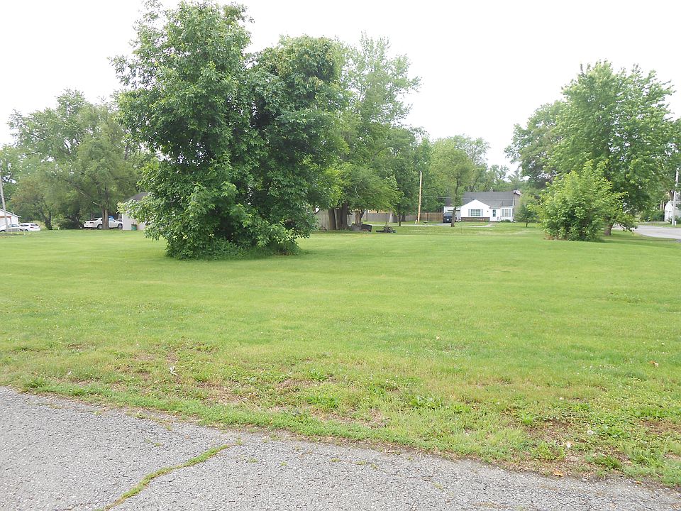 2nd image of 102 N 9th St